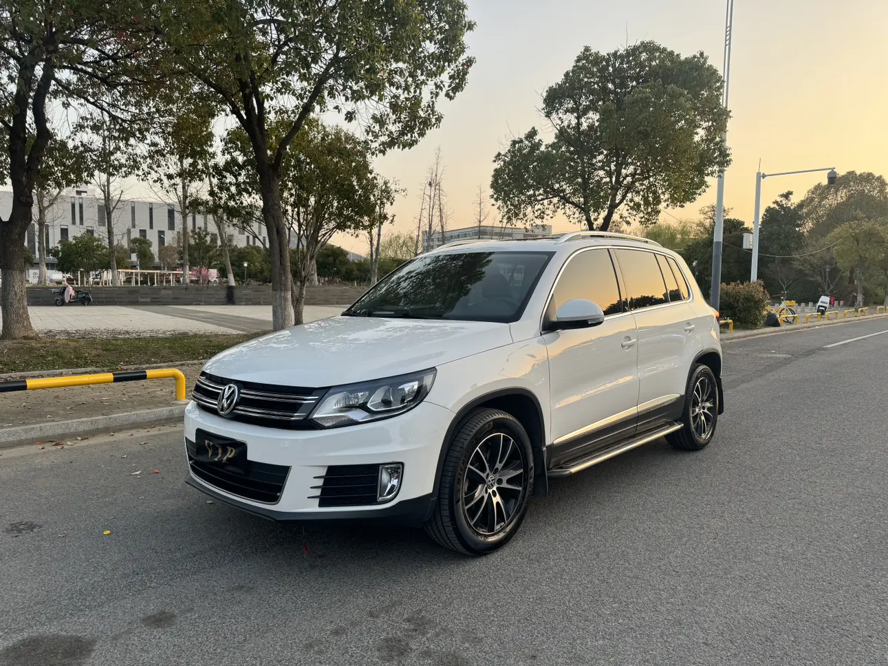 Volkswagen Tiguan (Tharu)