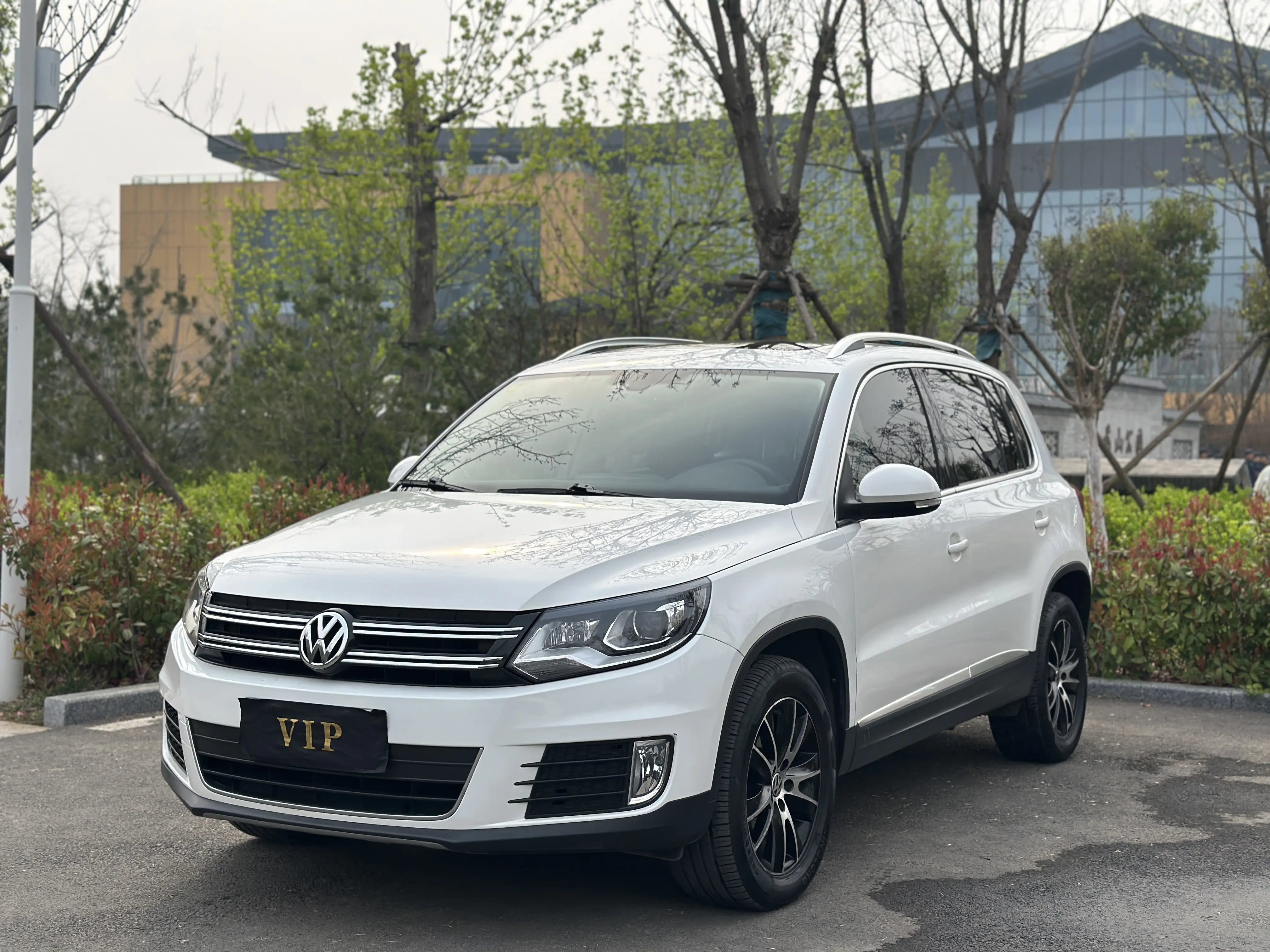 Volkswagen Tiguan (Tharu)