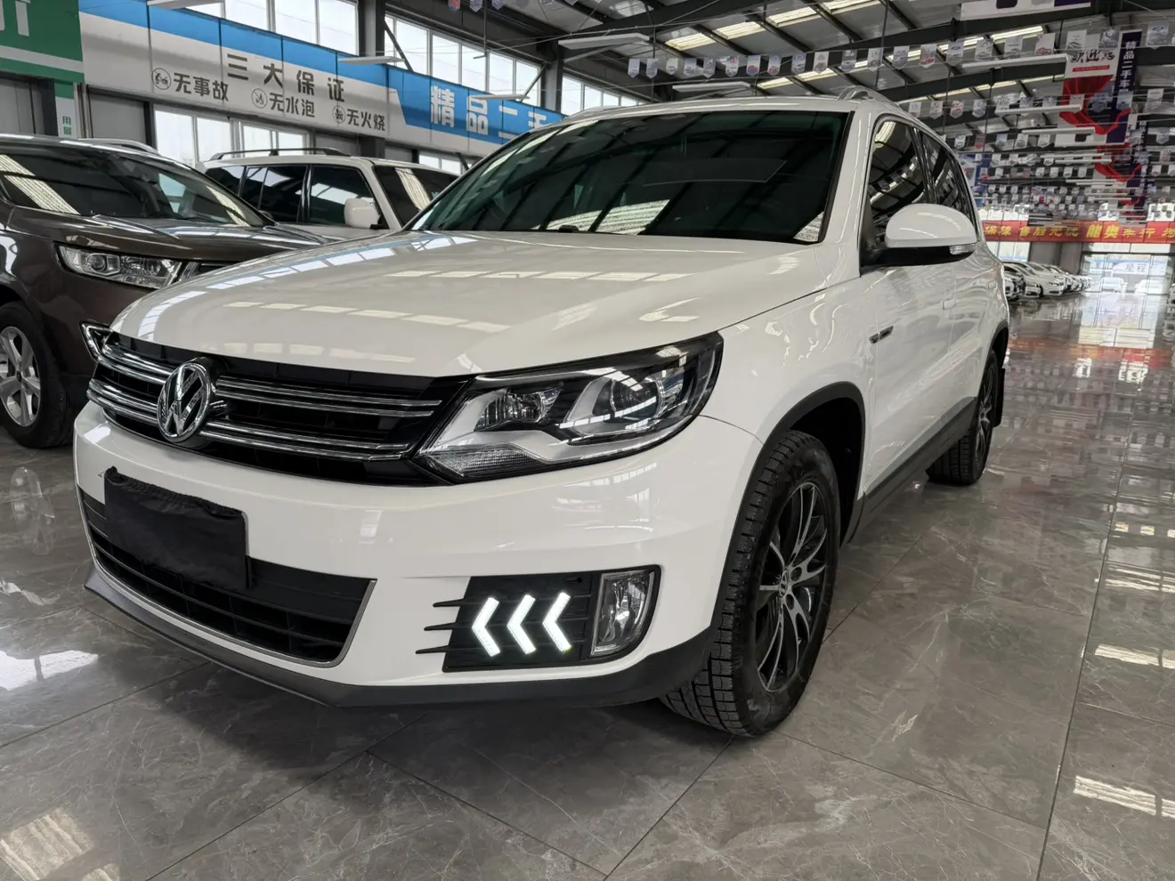 Volkswagen Tiguan (Tharu)