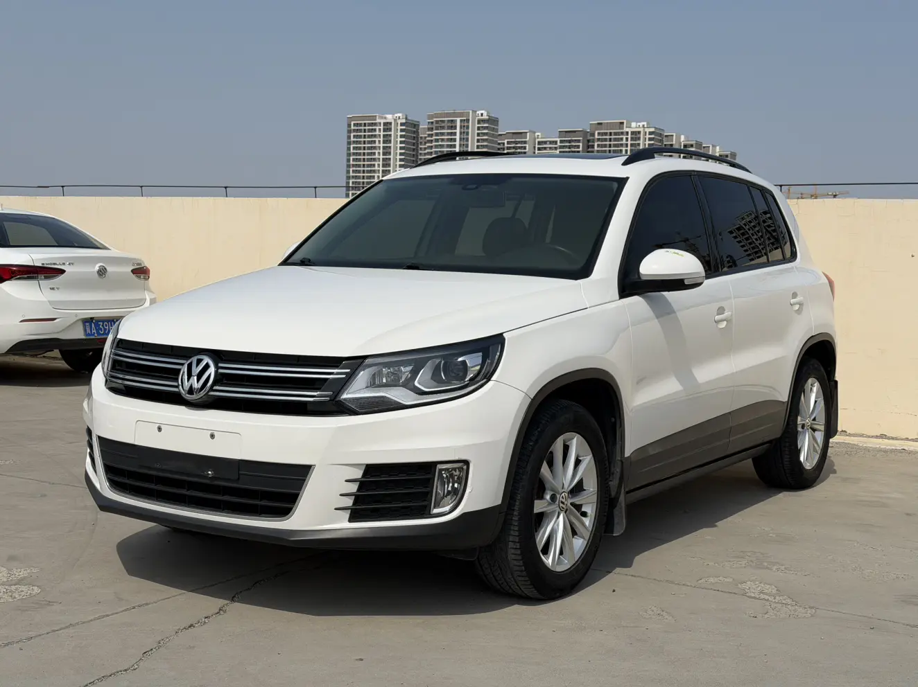Volkswagen Tiguan (Tharu)