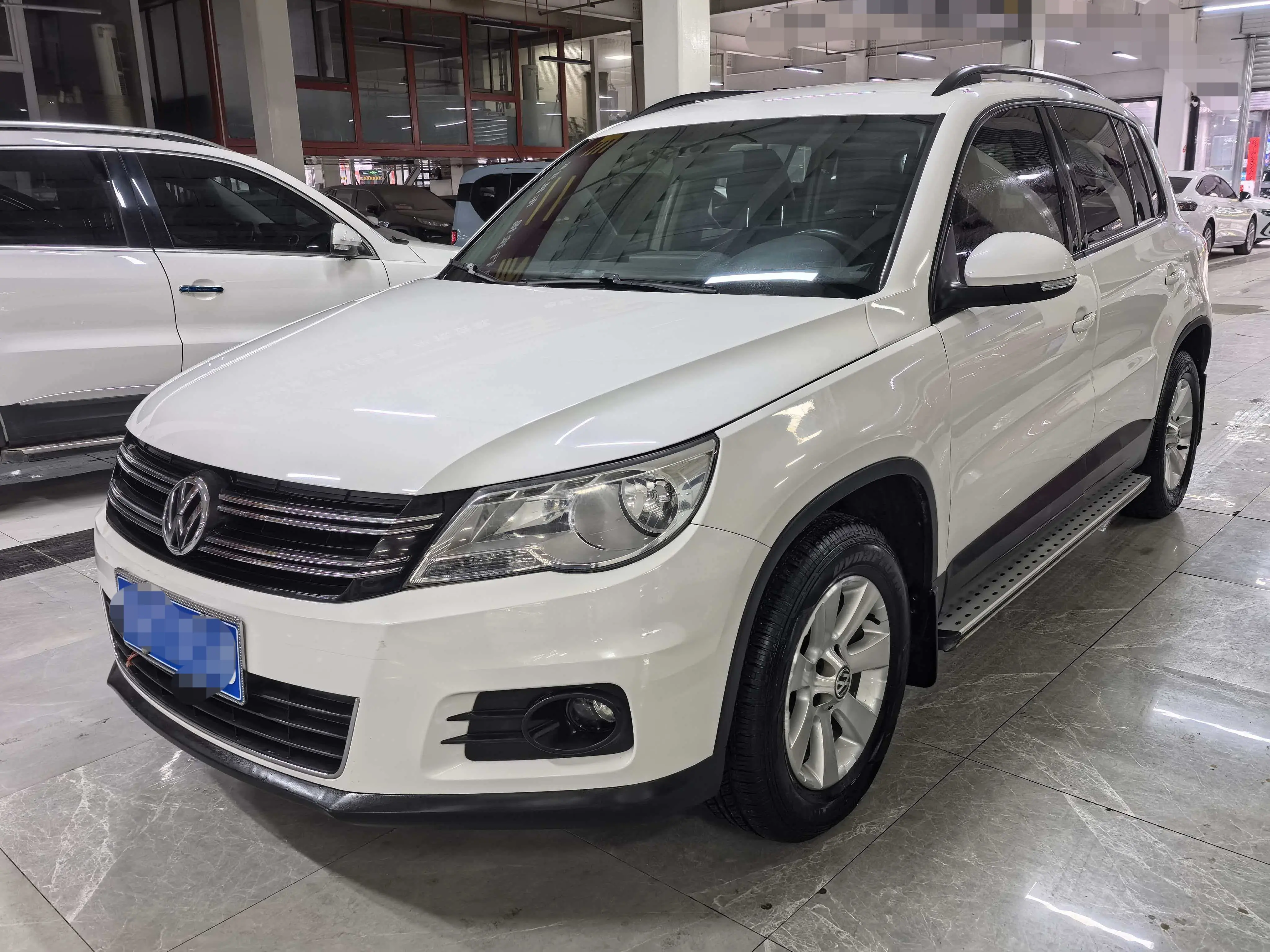 Volkswagen Tiguan (Tharu)