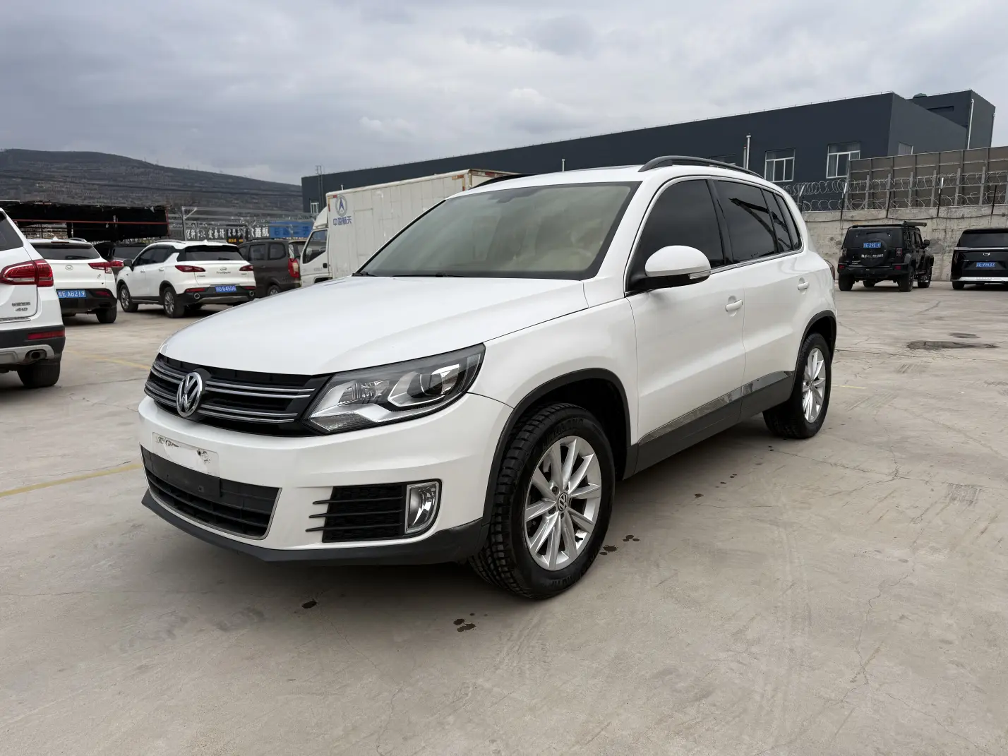 Volkswagen Tiguan (Tharu)