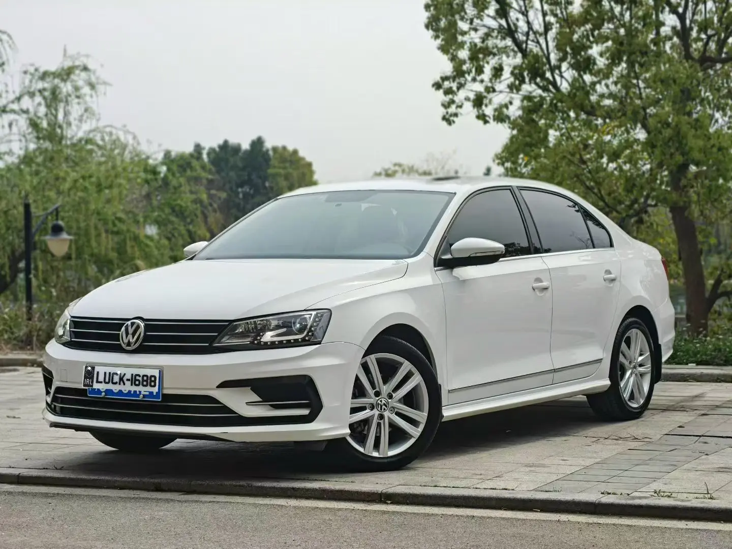 Volkswagen Sagitar