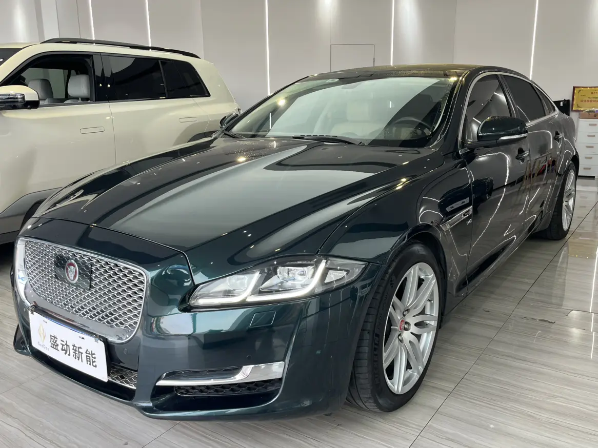 Jaguar XJ