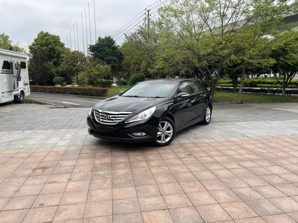 Hyundai Sonata eight