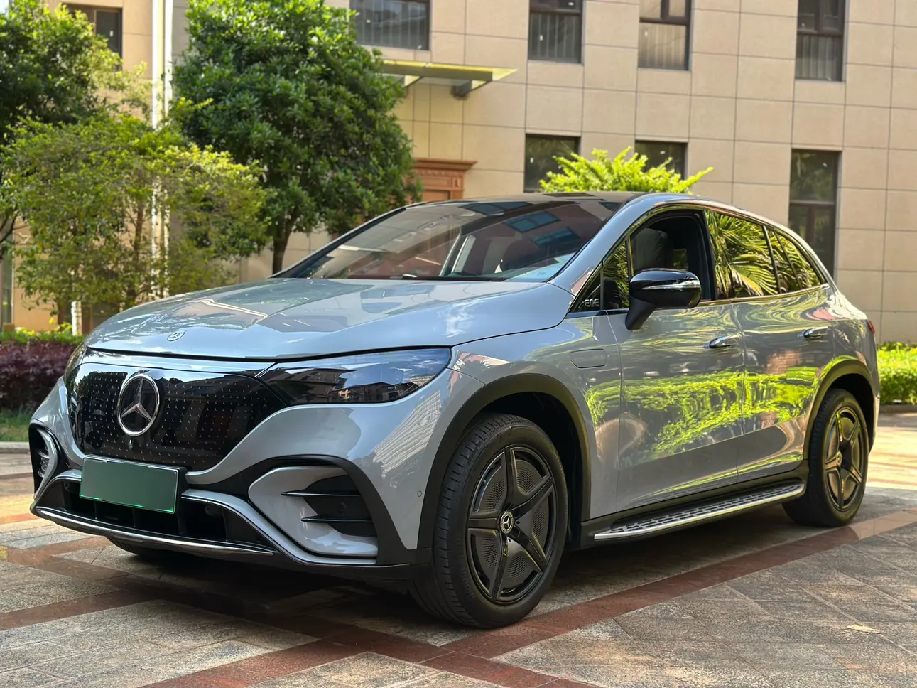 Mercedes-Benz EQE SUV