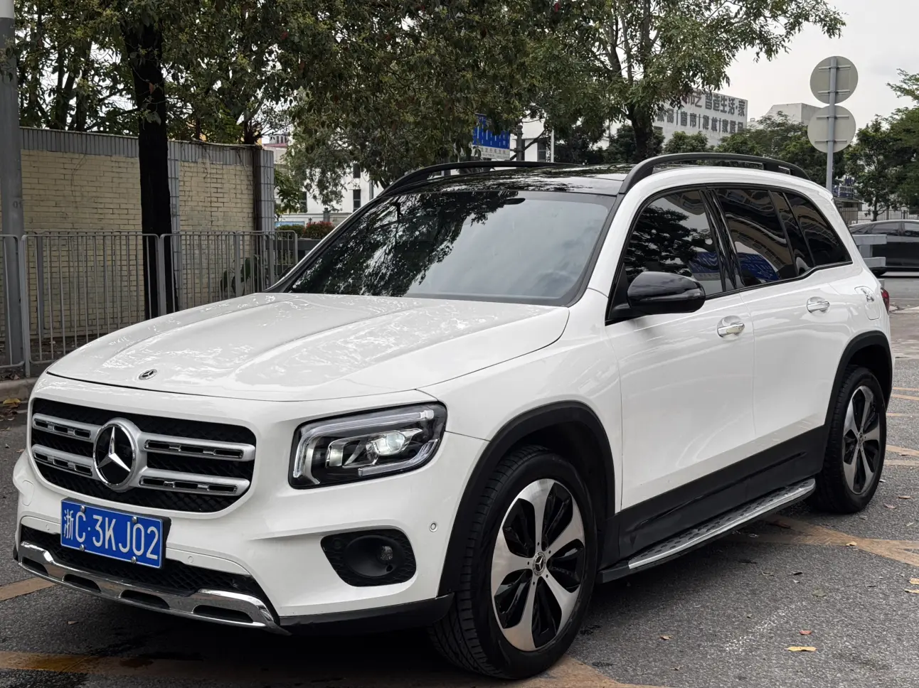 MERCEDES-BENZ GLB
