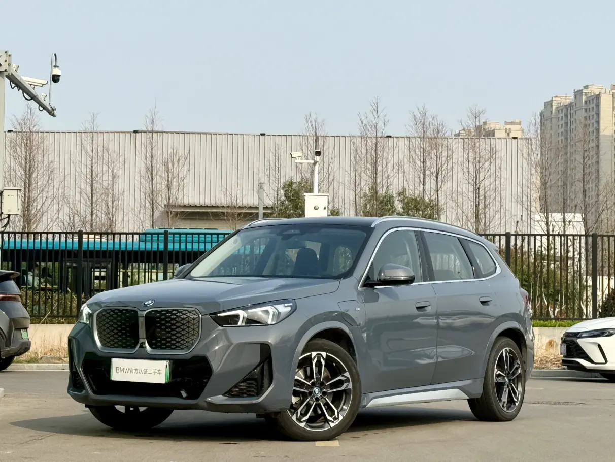 BMW iX1