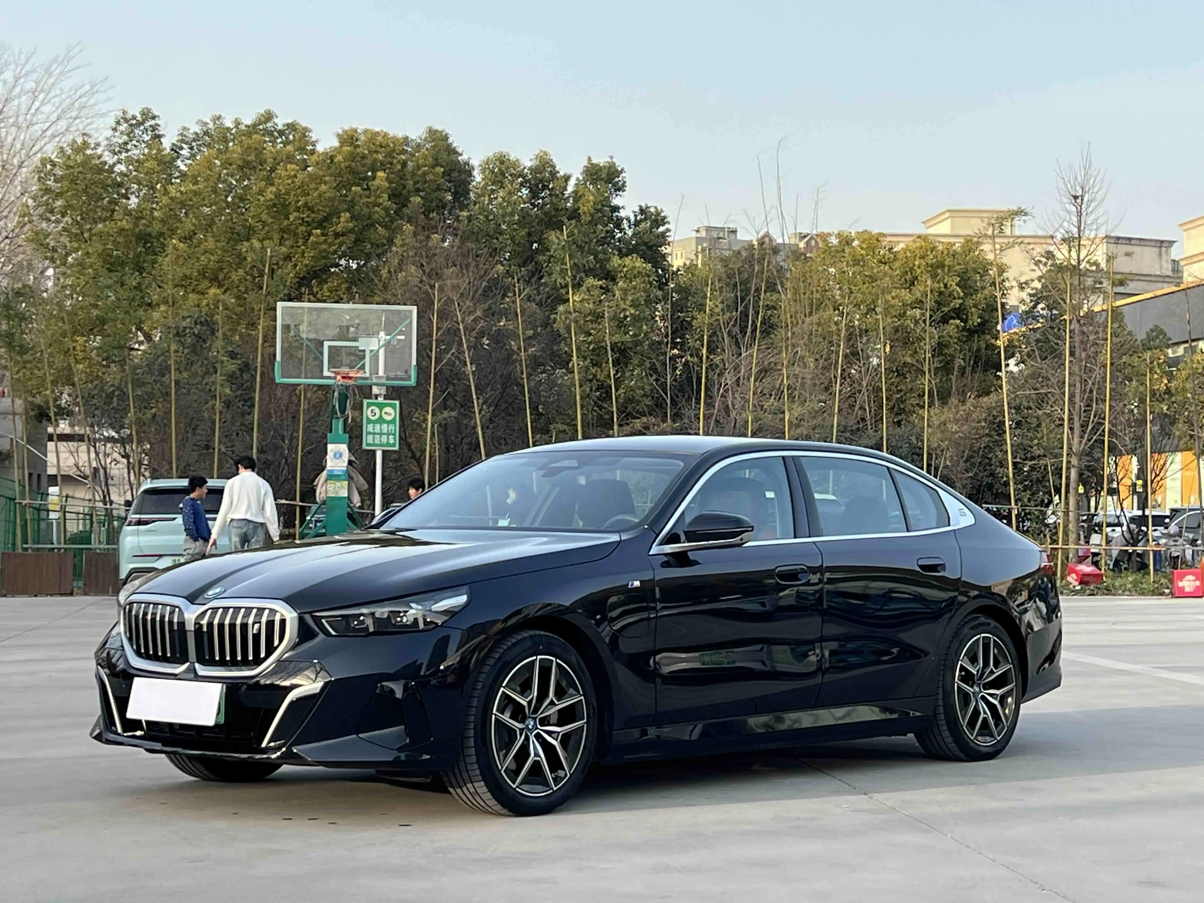 BMW i5