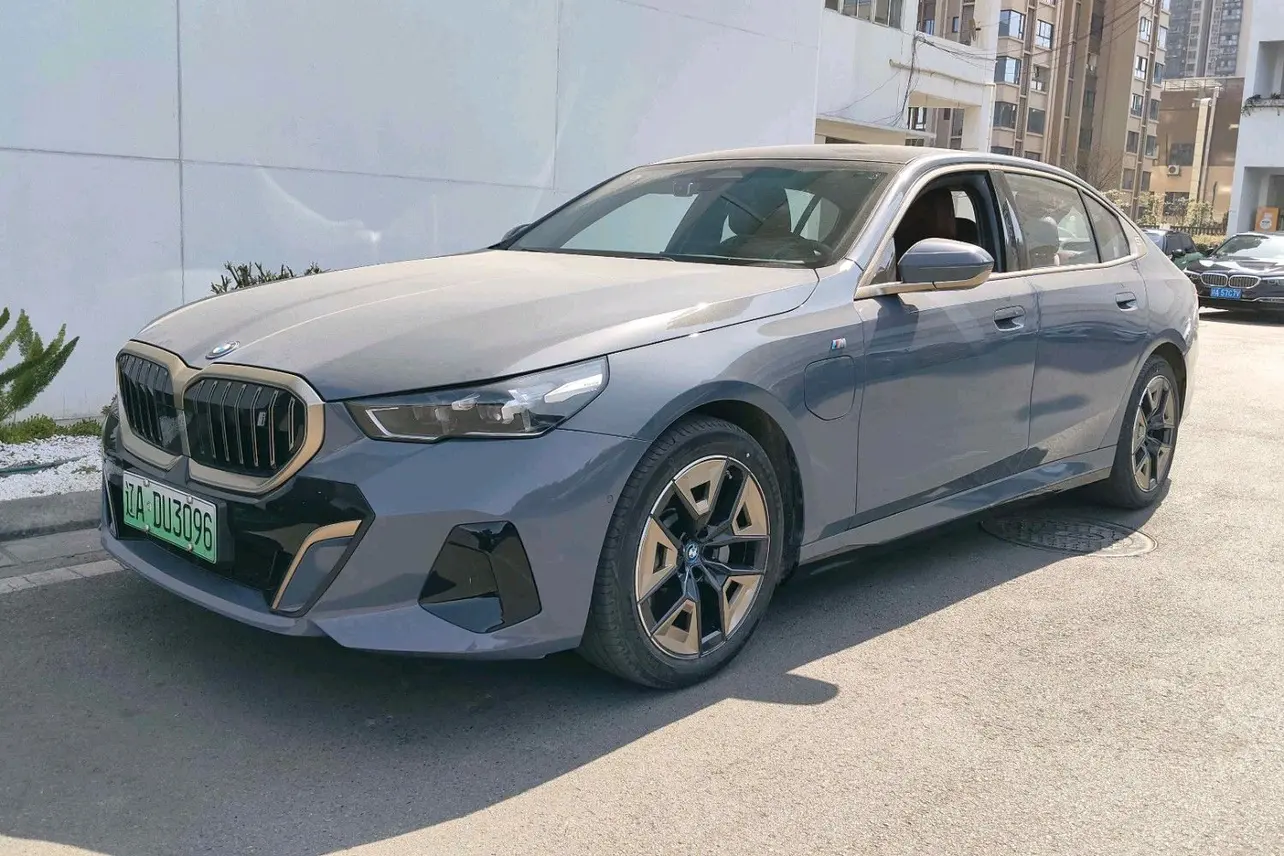 BMW i5
