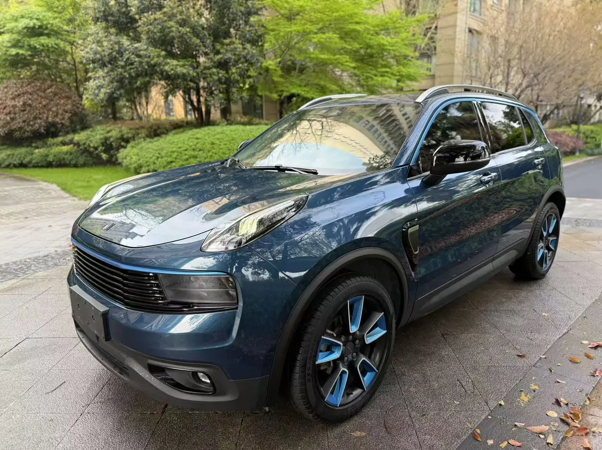 Lynk & Co 01
