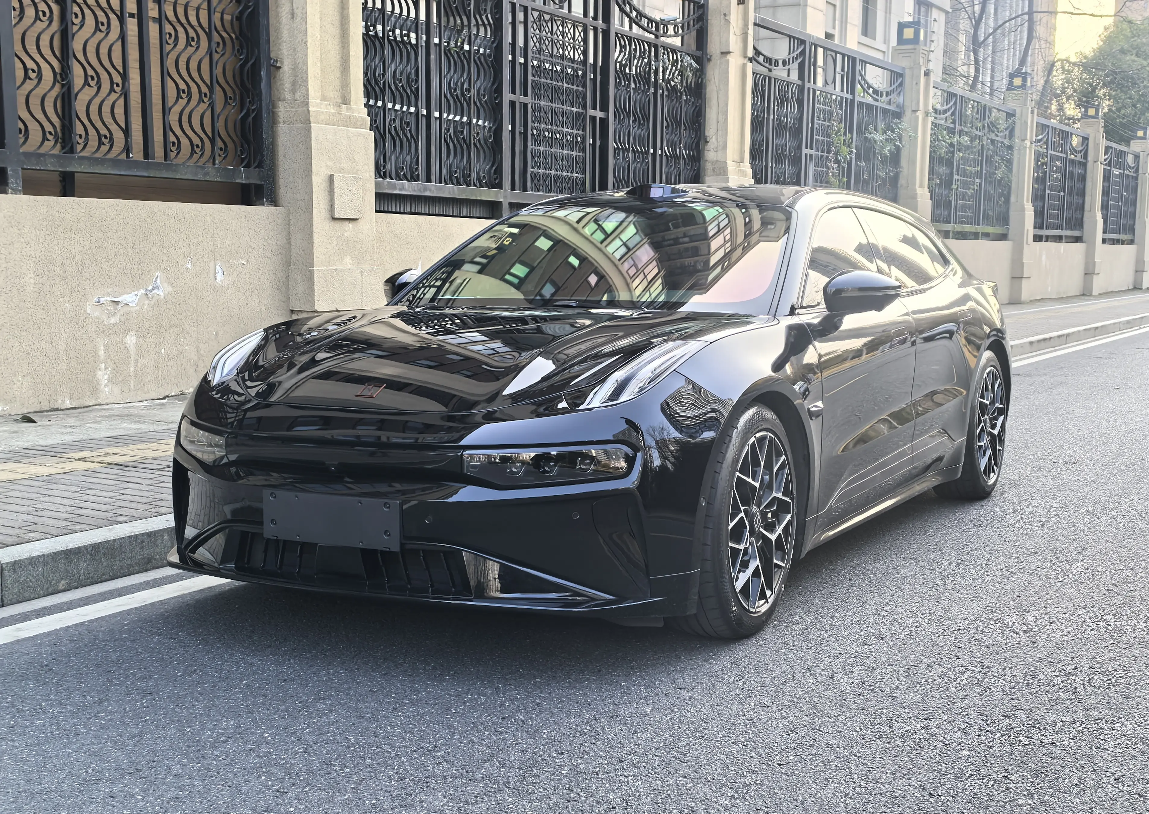 ZEEKR 001
