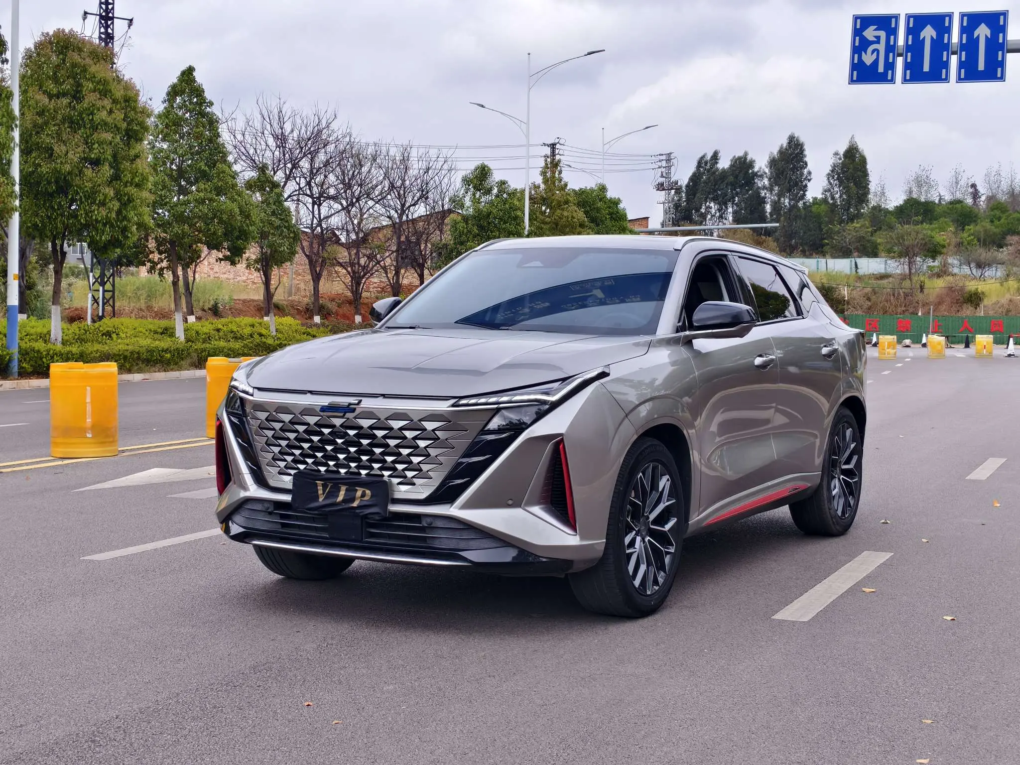 Oshan Changan Auchan Z6