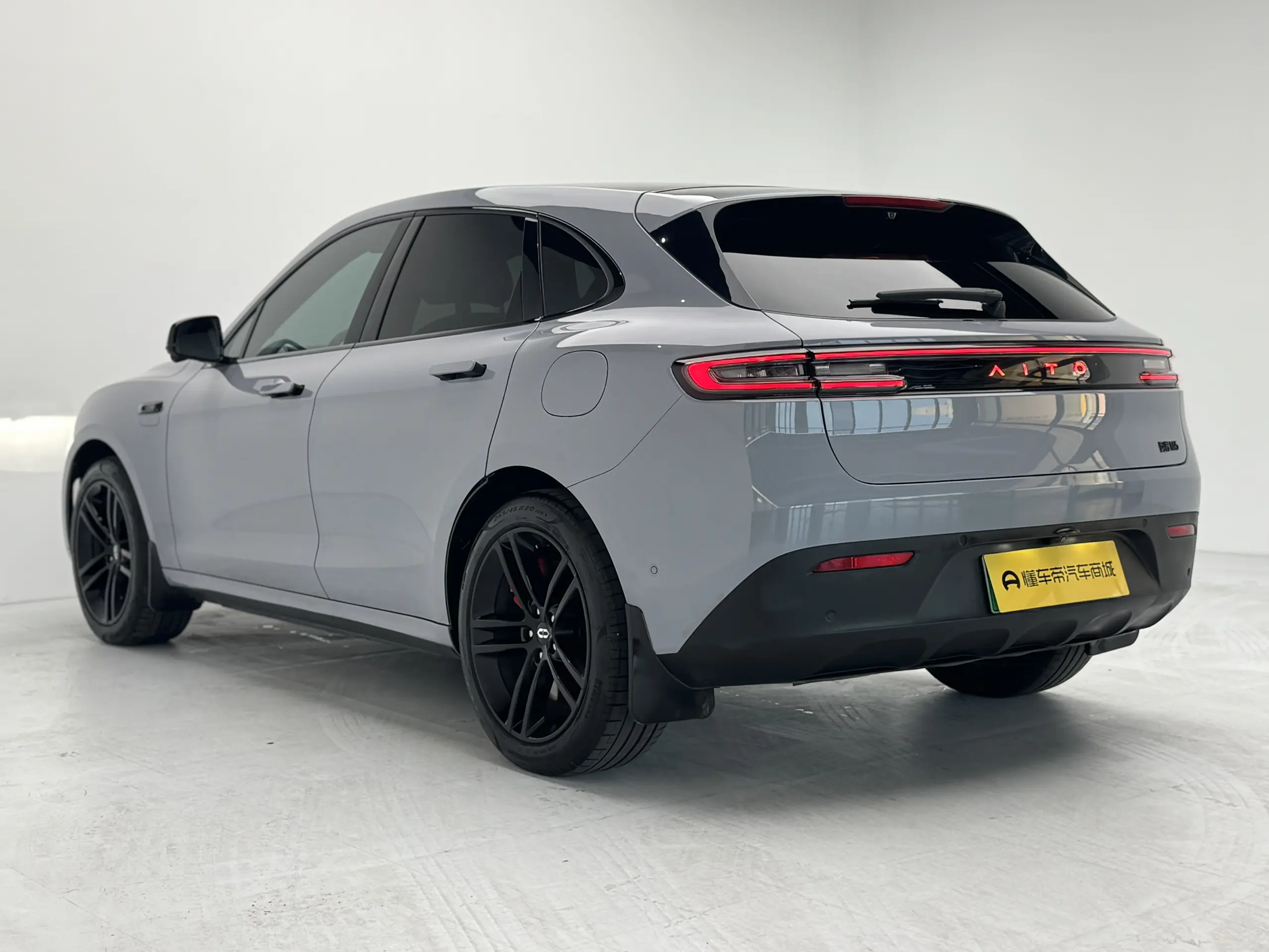 AITO M5