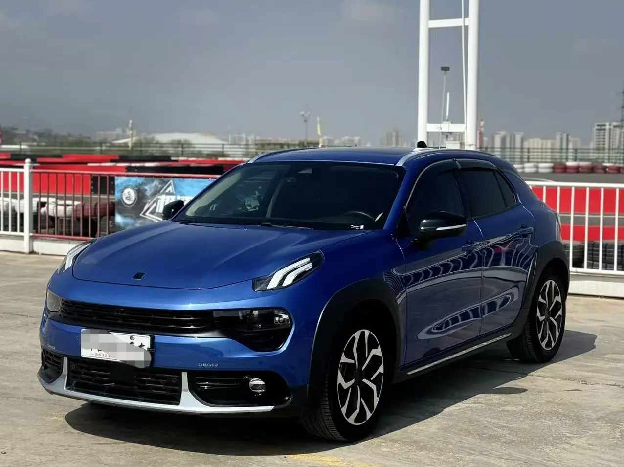 Lynk & Co 02
