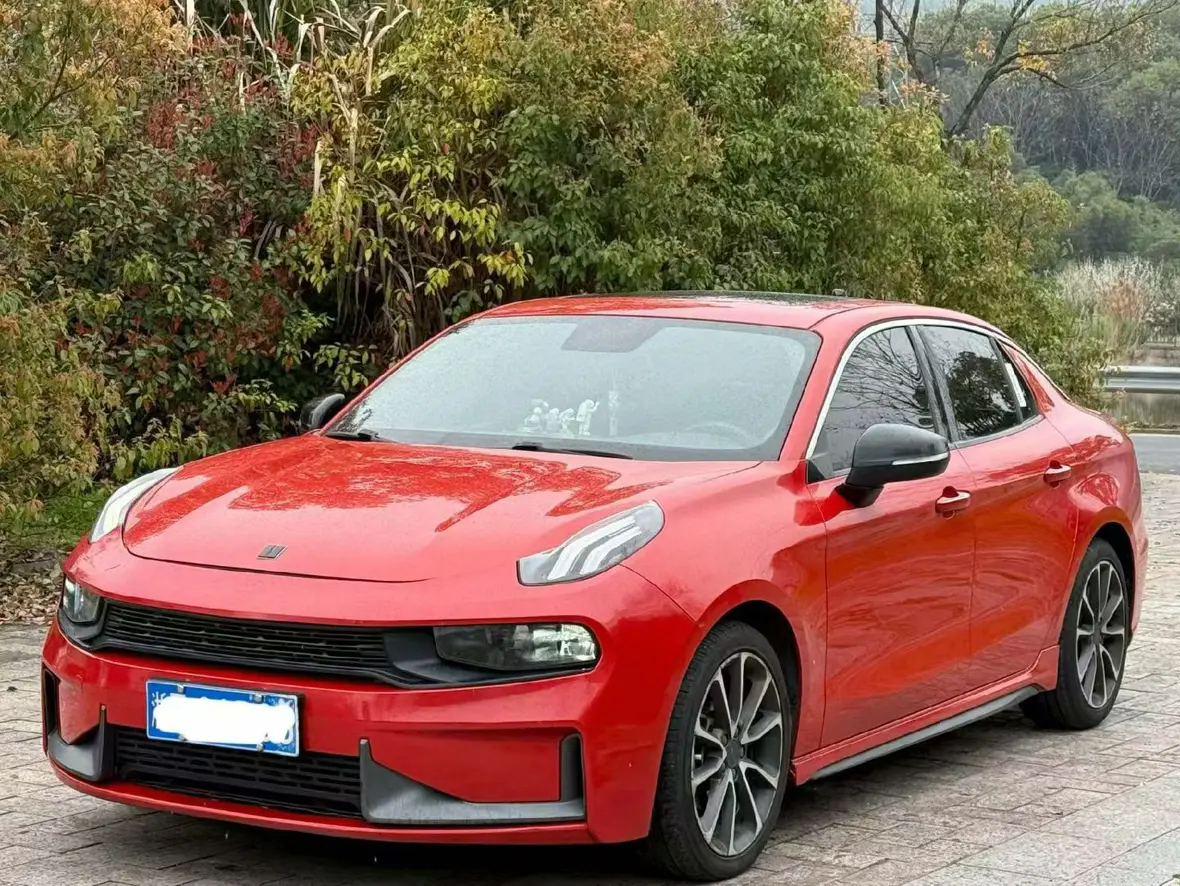 Lynk & Co 03