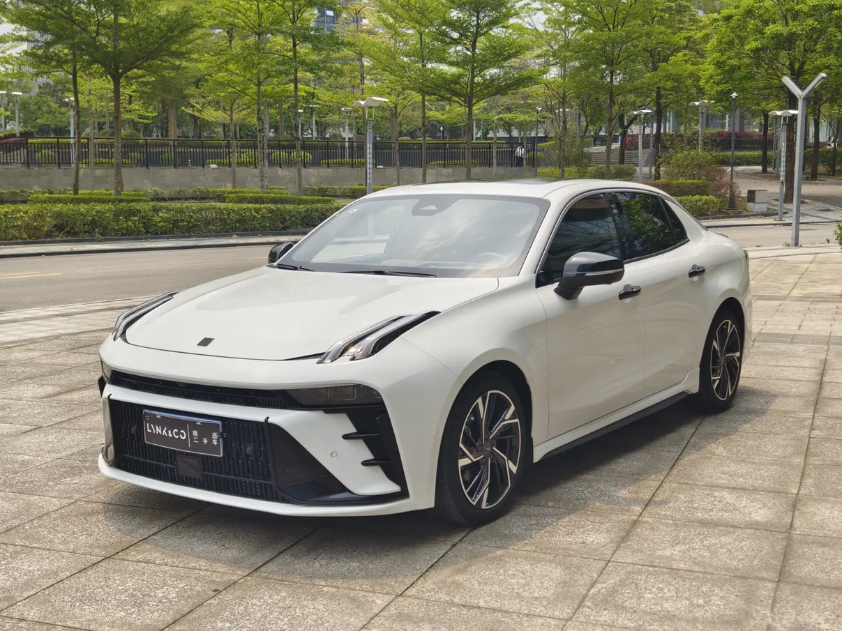 Lynk & Co 03