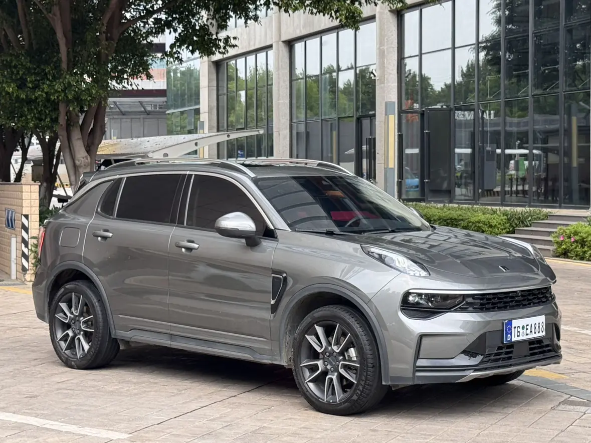 Lynk & Co 01
