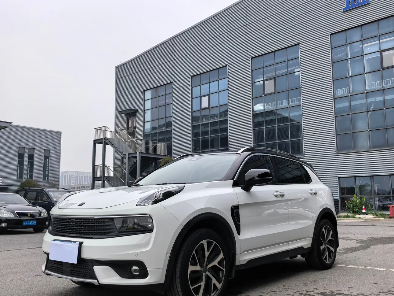 Lynk & Co 01