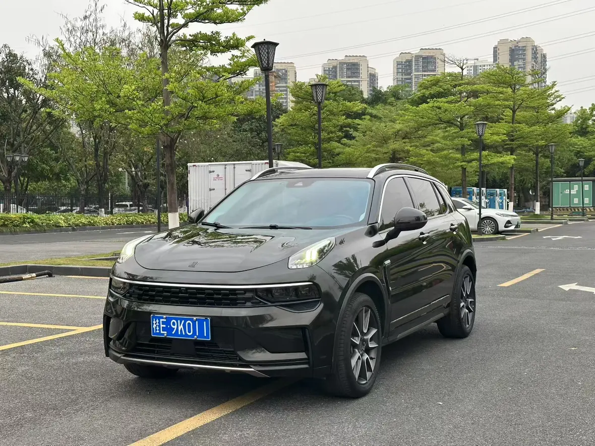 Lynk & Co 01