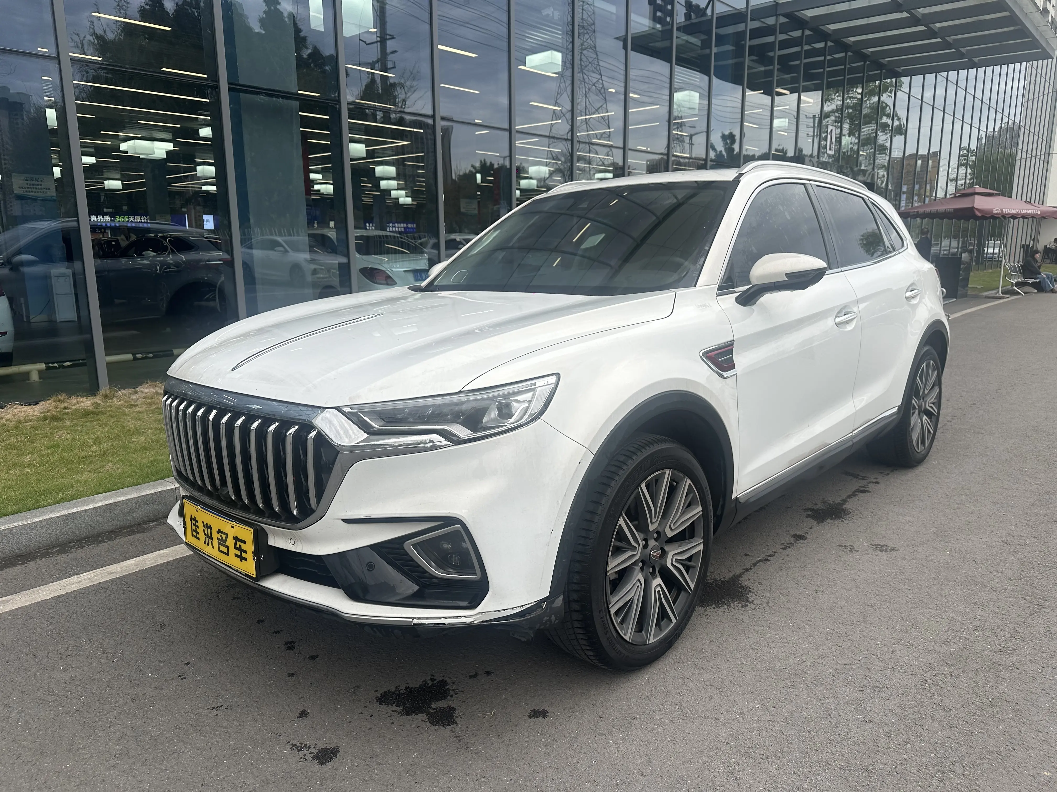 Hongqi HS5