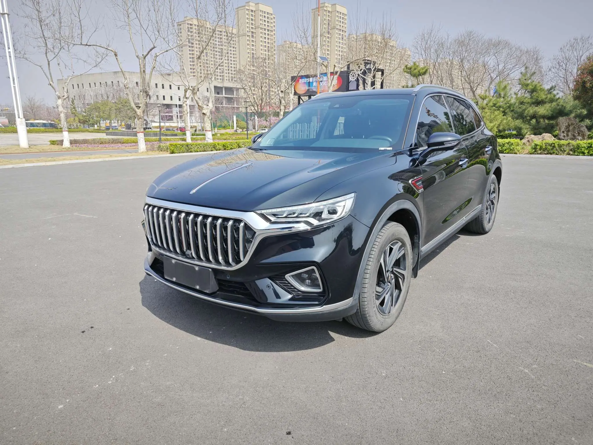 Hongqi HS5