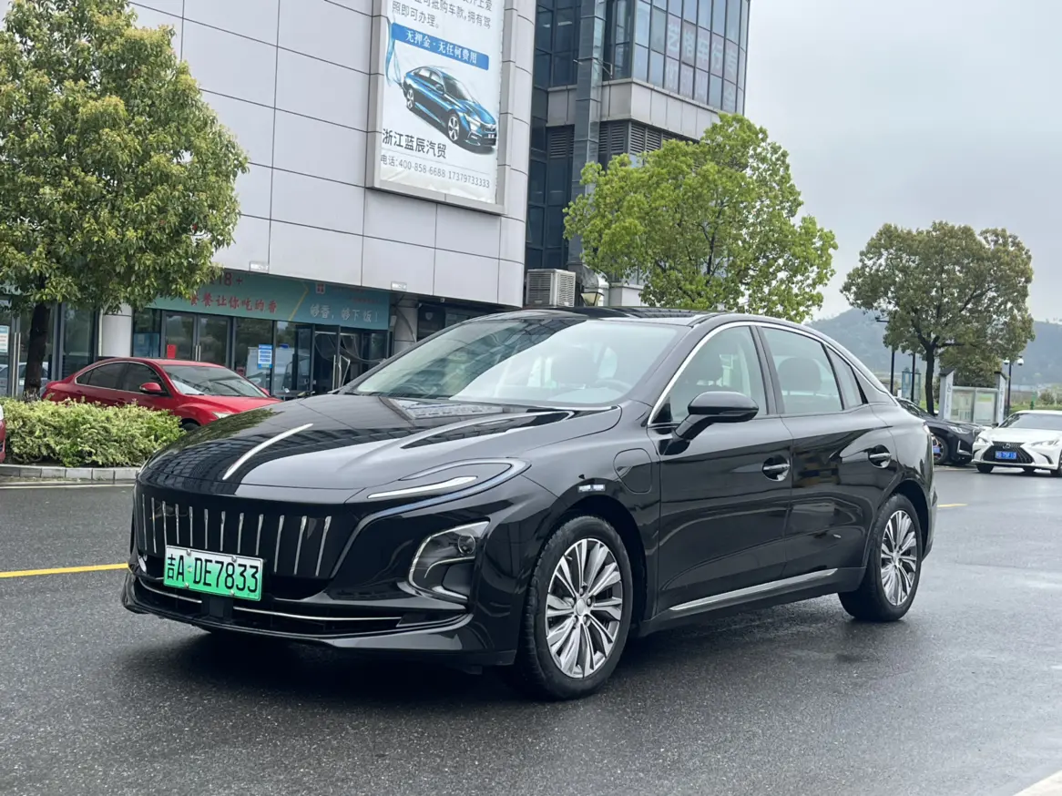 Hongqi E-QM5