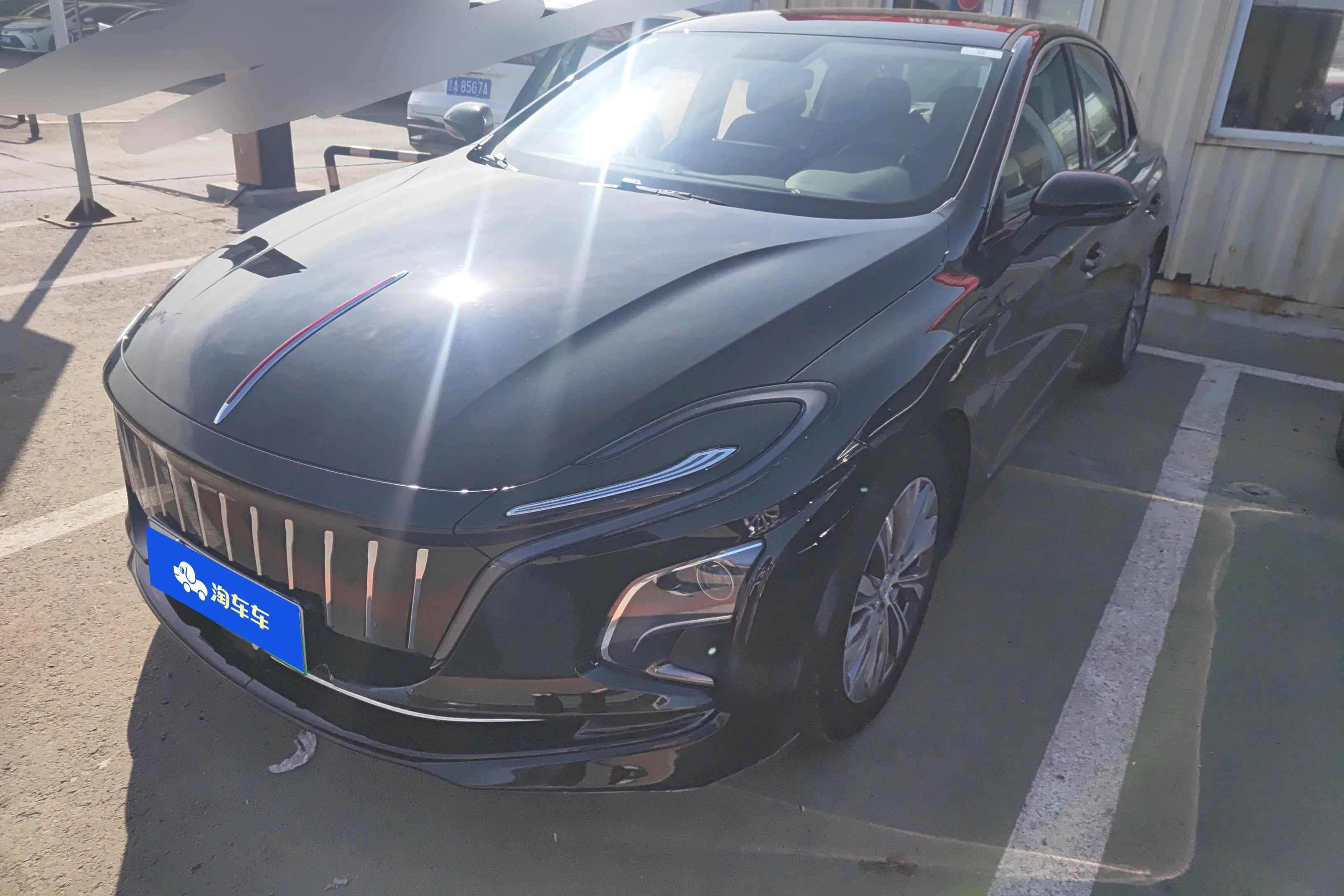 Hongqi E-QM5