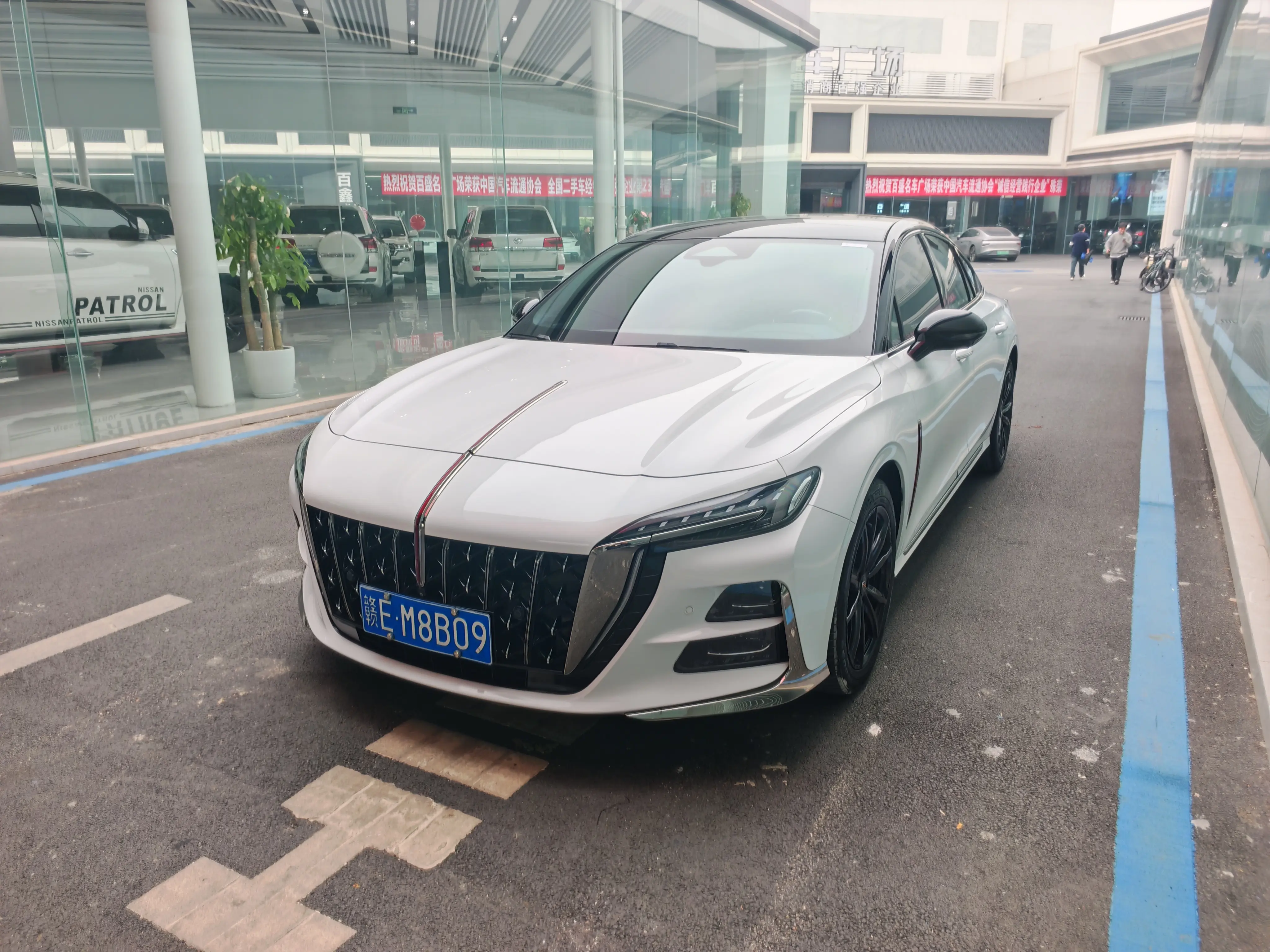 Hongqi H6
