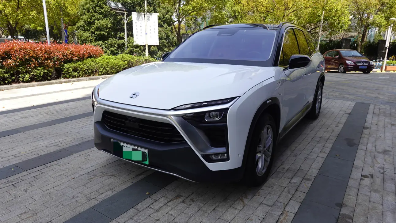 NIO ES8