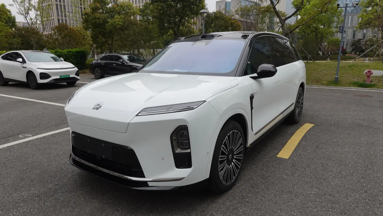 NIO ES8