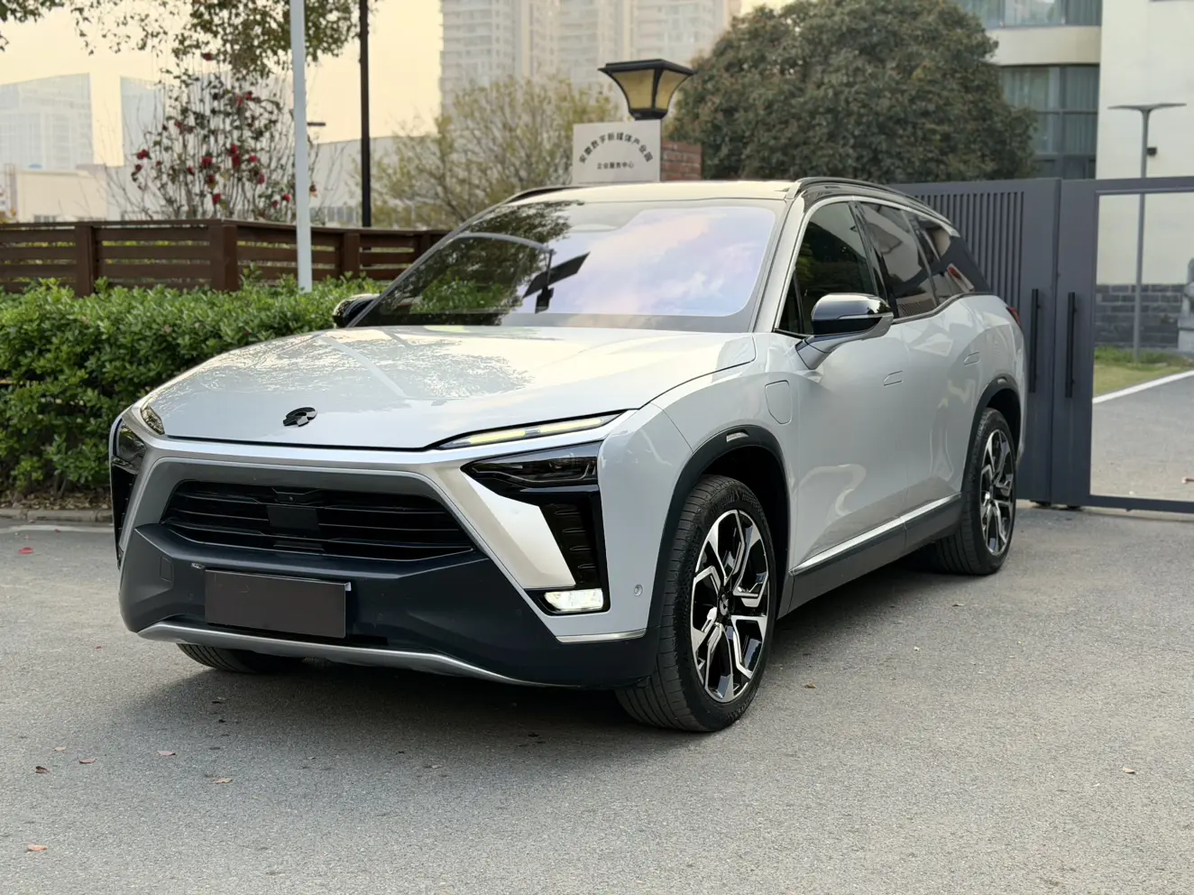NIO ES8