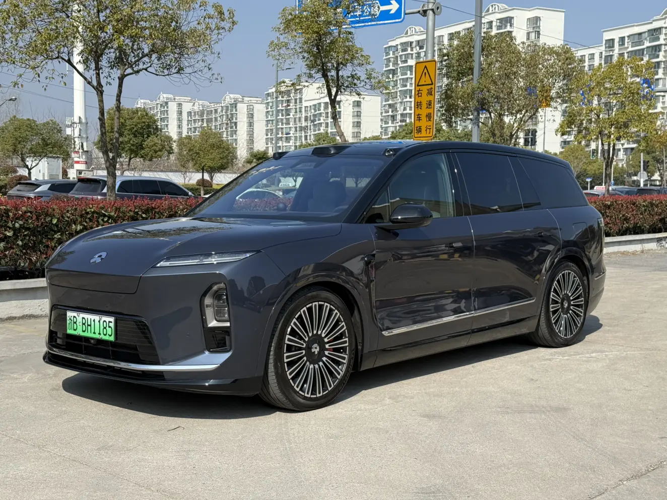 NIO ES8