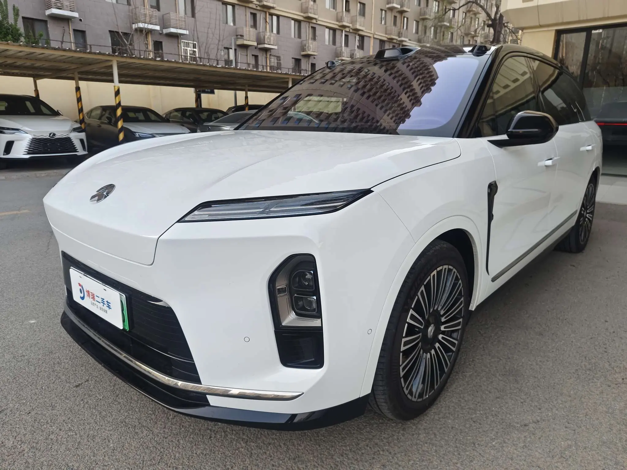 NIO ES8