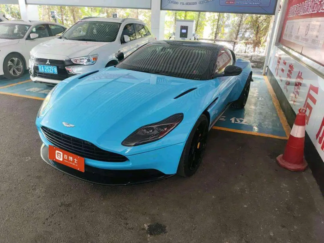 Aston Martin DB11