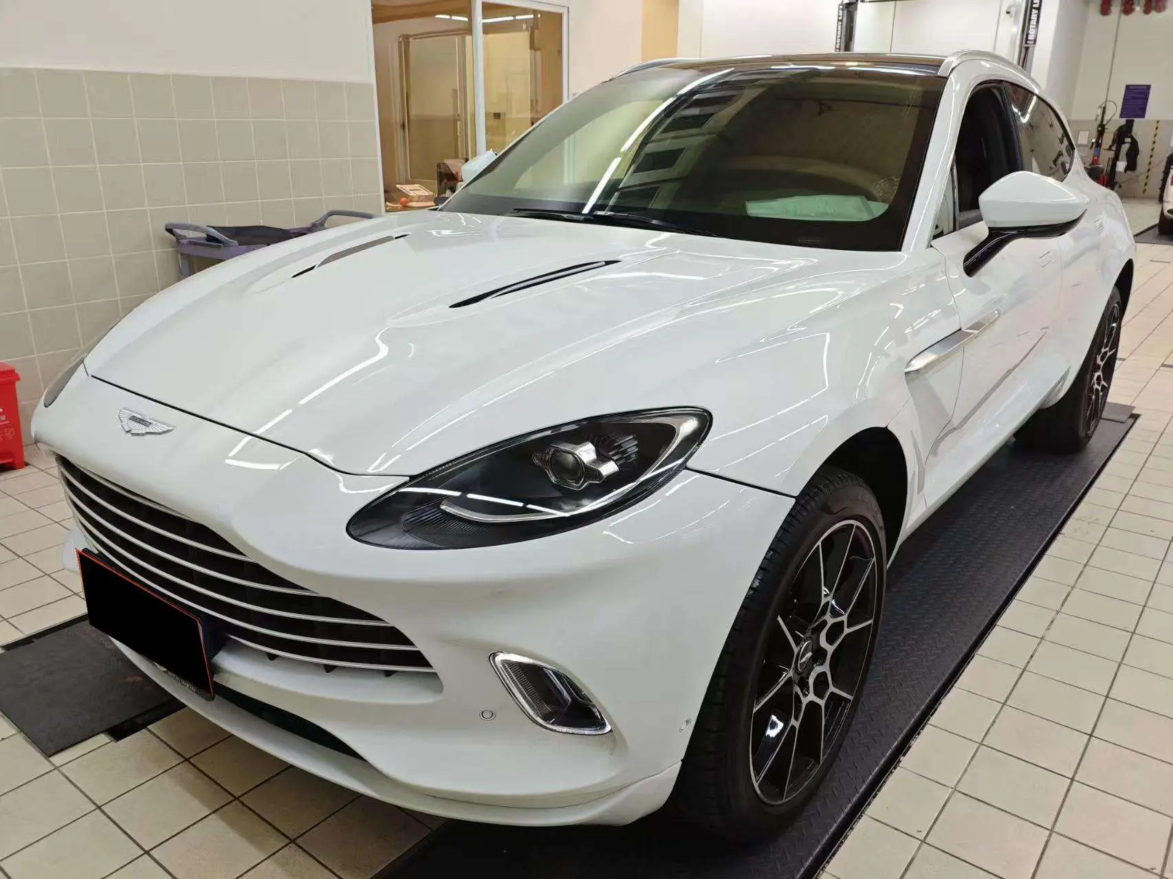 Aston Martin DBX