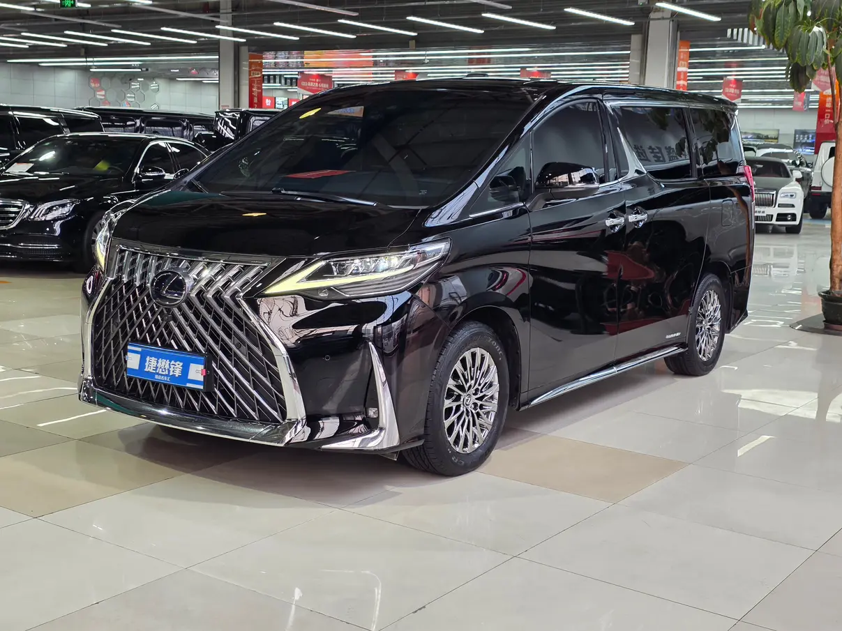Lexus LM
