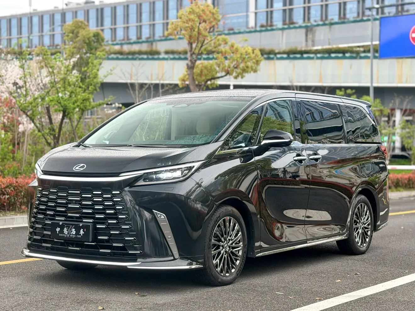 Lexus LM
