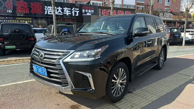 Lexus LX