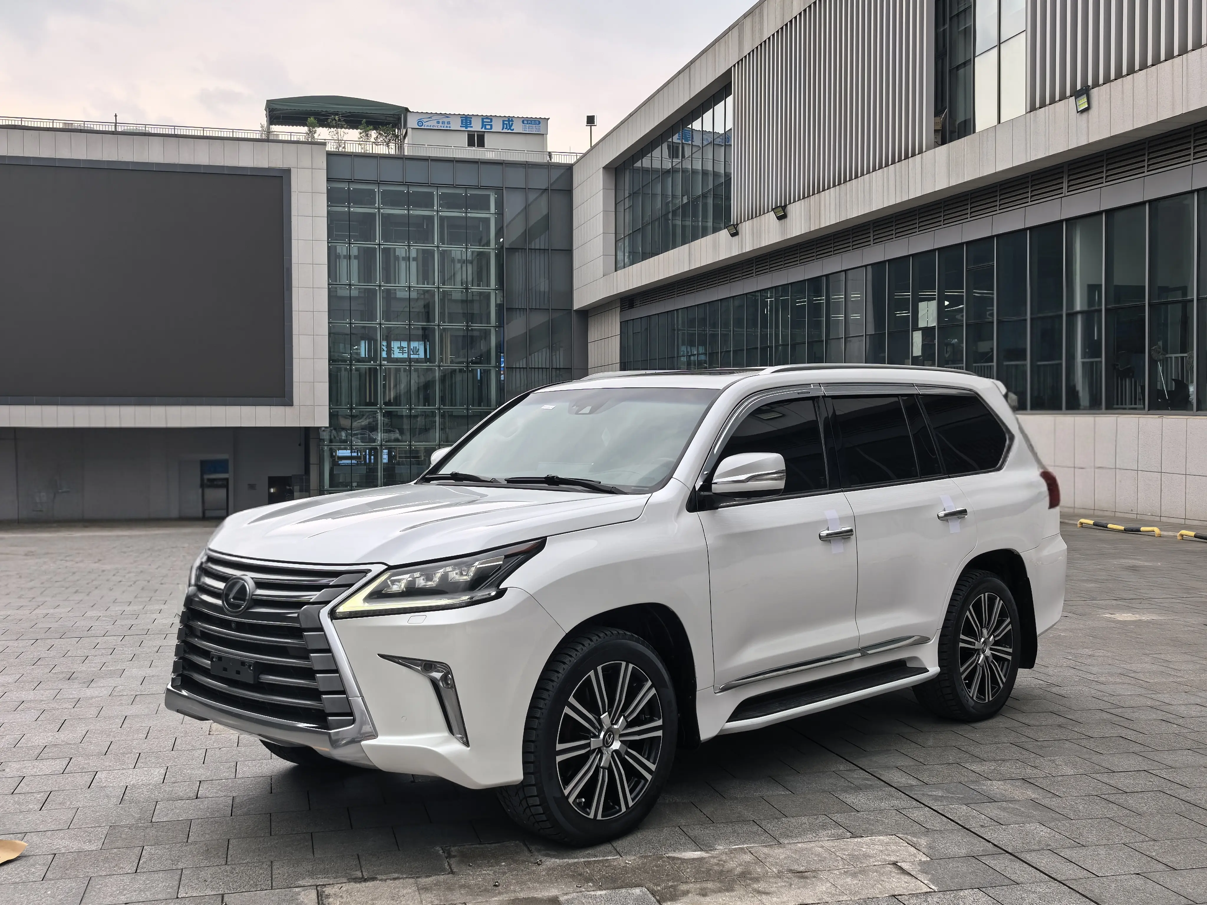 Lexus LX