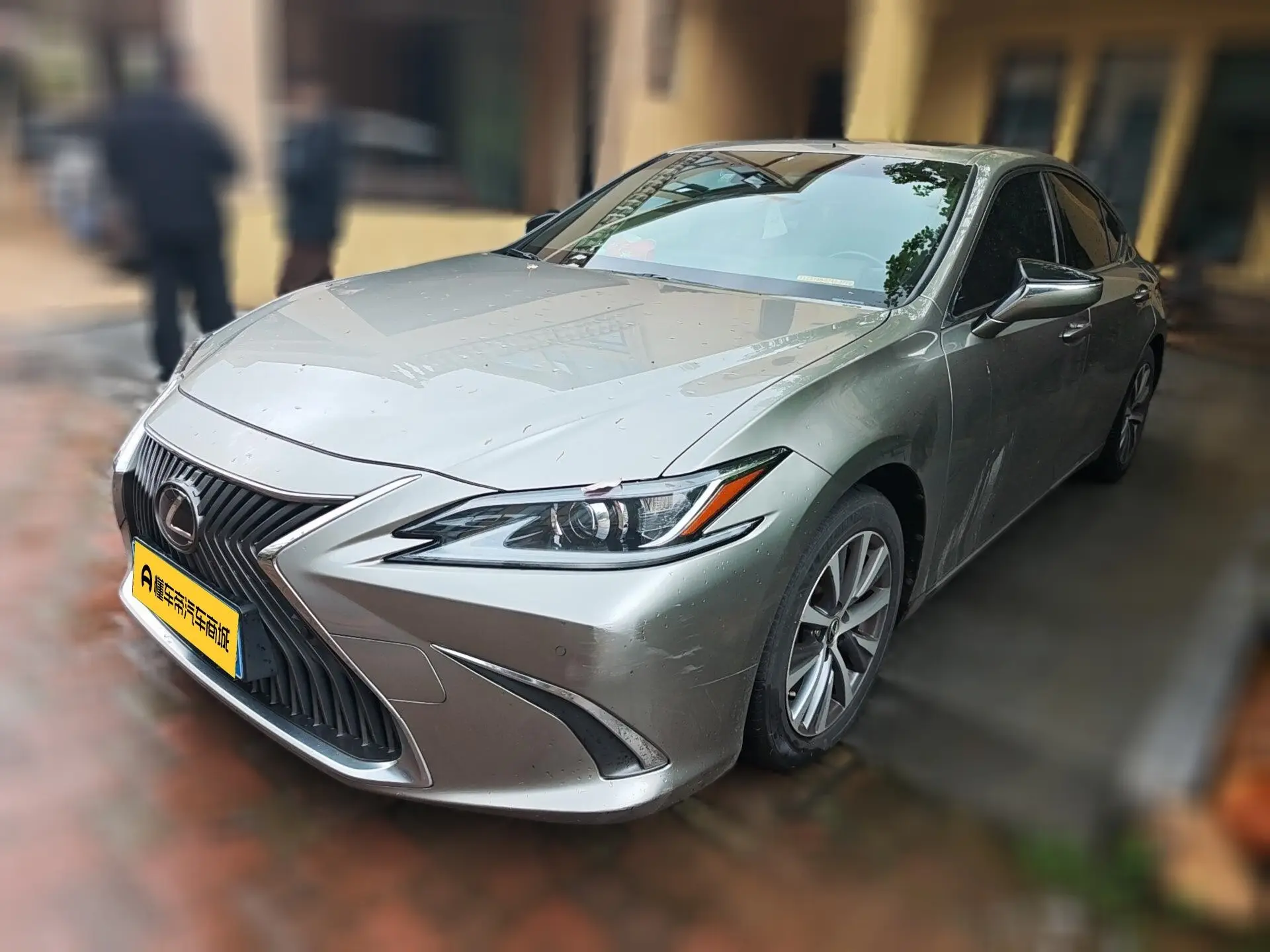 Lexus ES