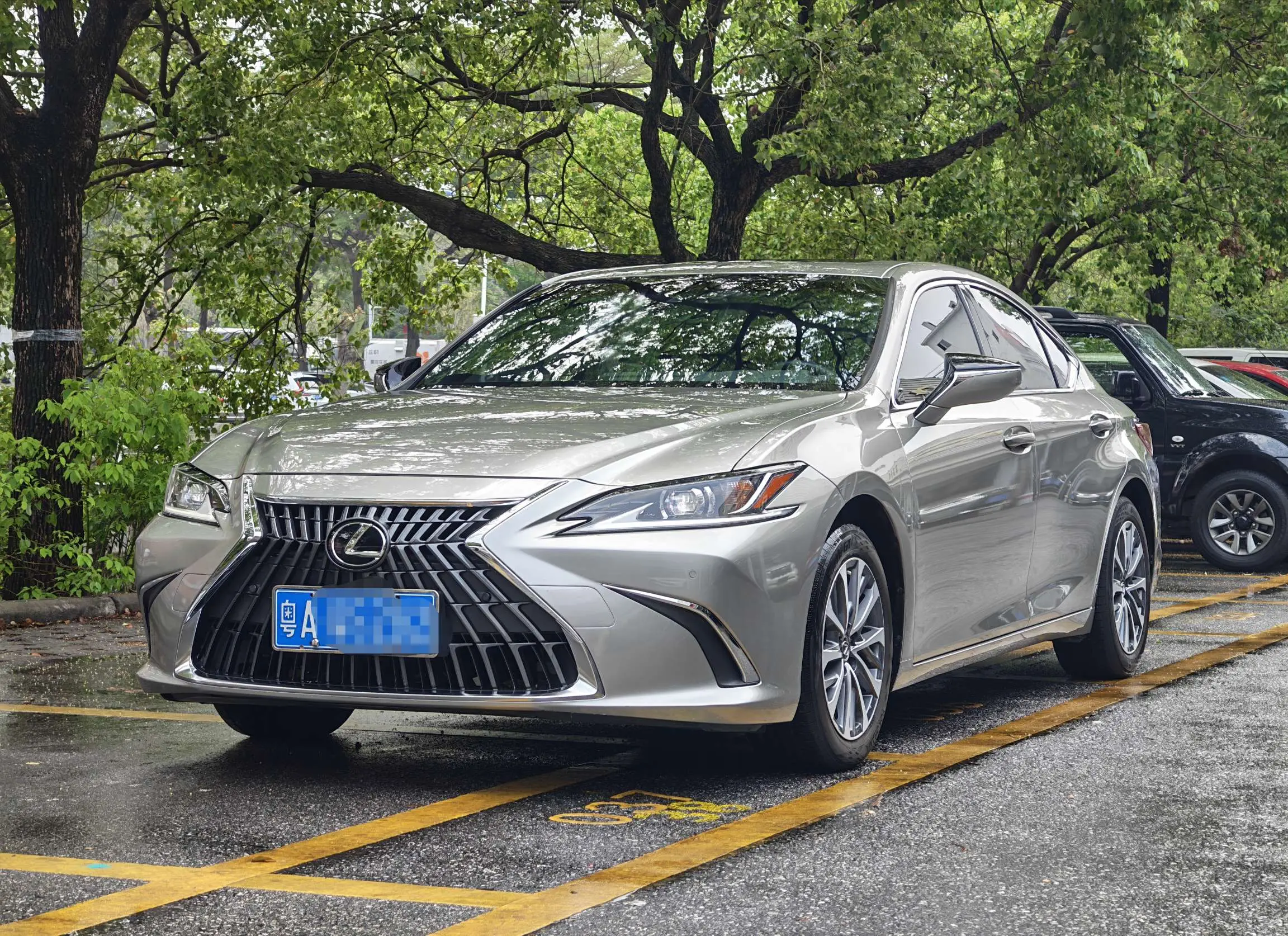 Lexus ES