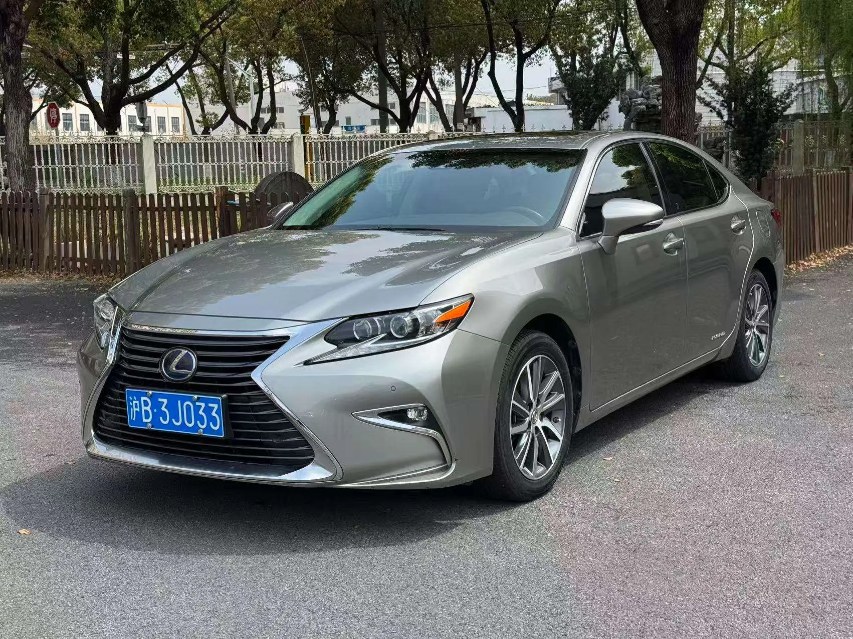 Lexus ES