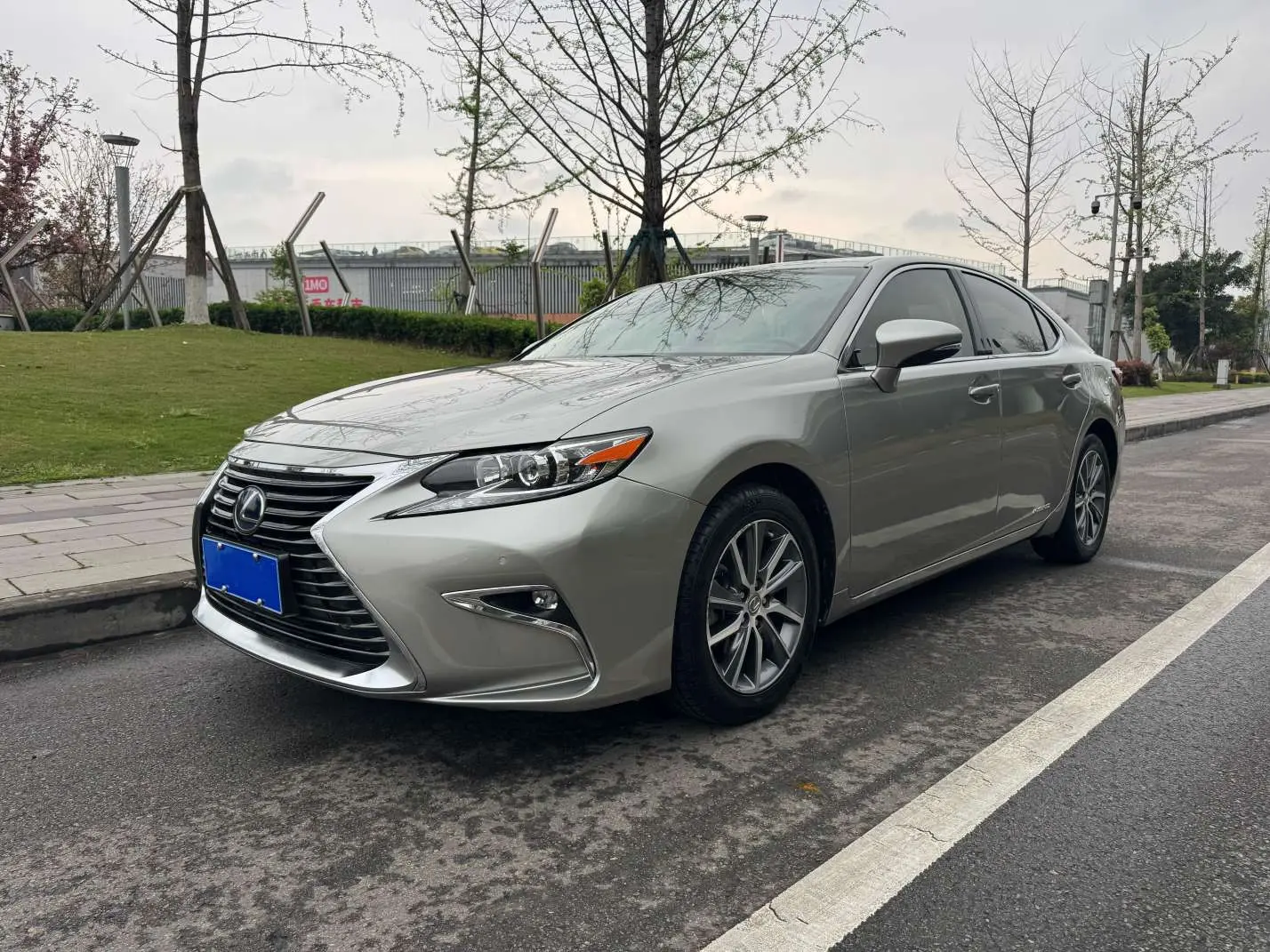 Lexus ES