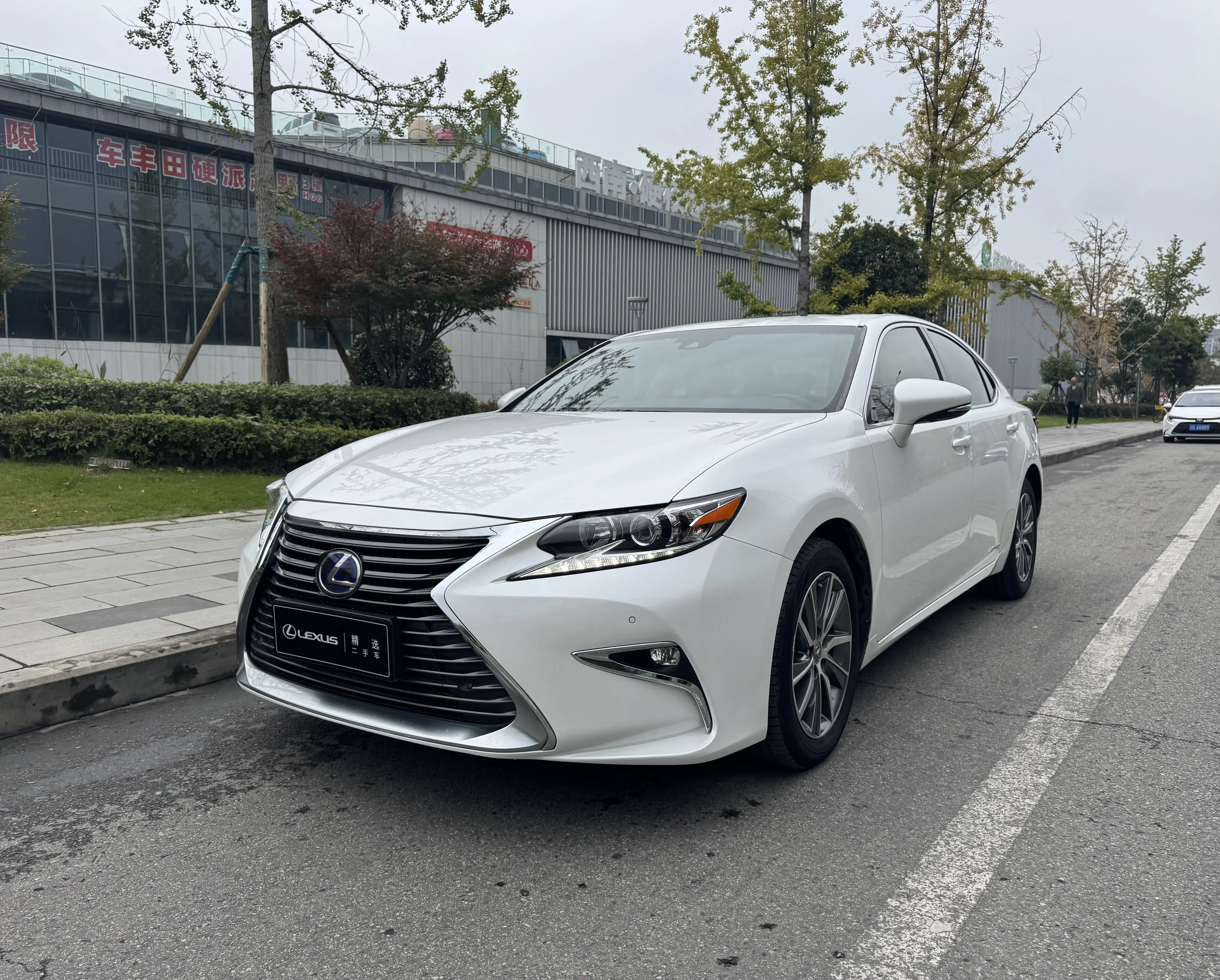 Lexus ES