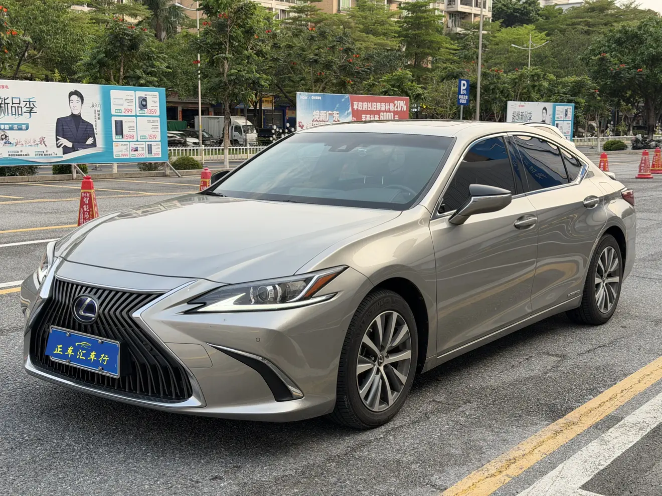 Lexus ES