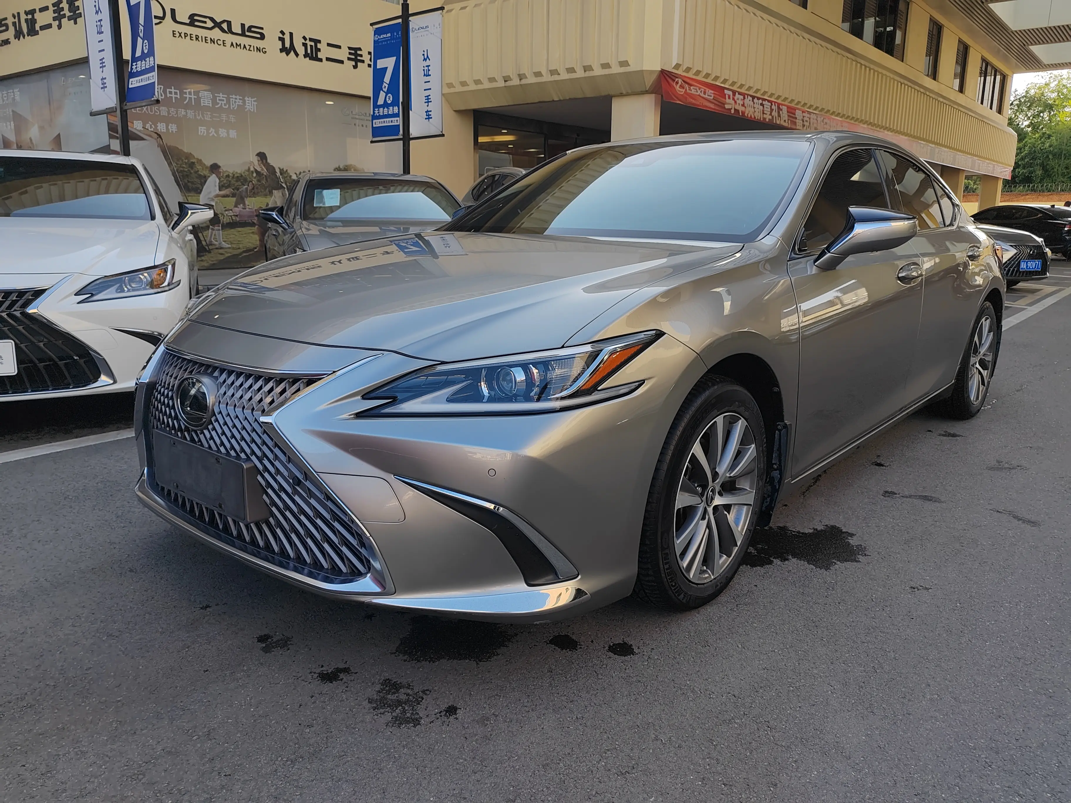 Lexus ES