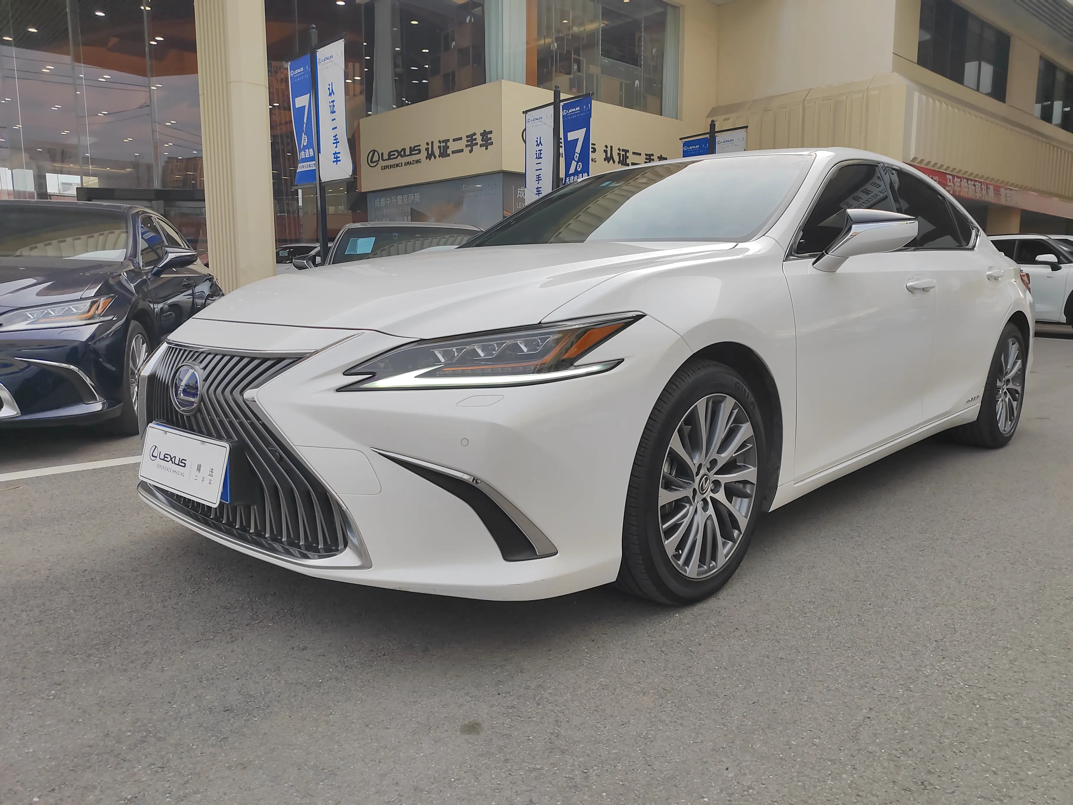 Lexus ES