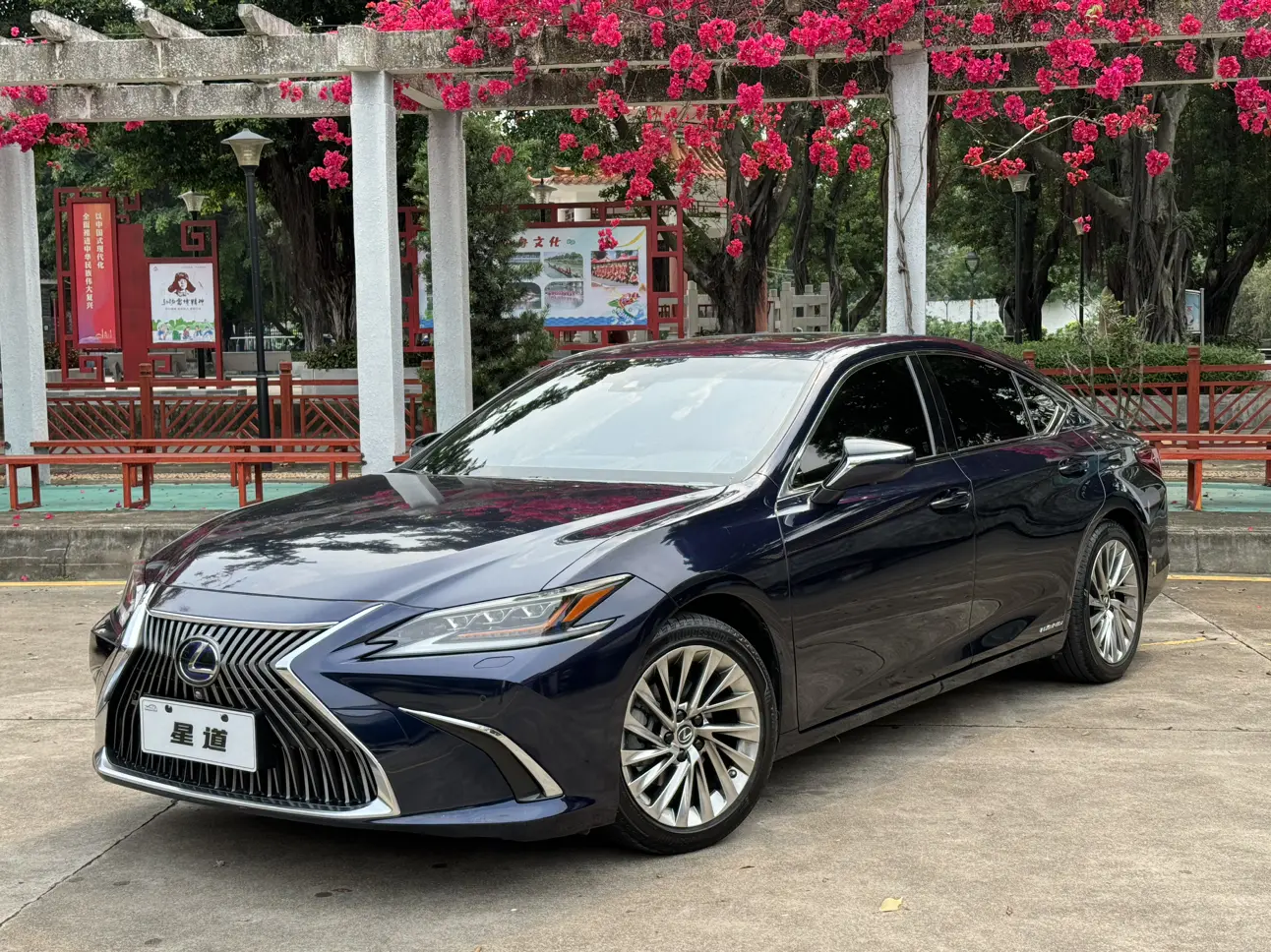 Lexus ES