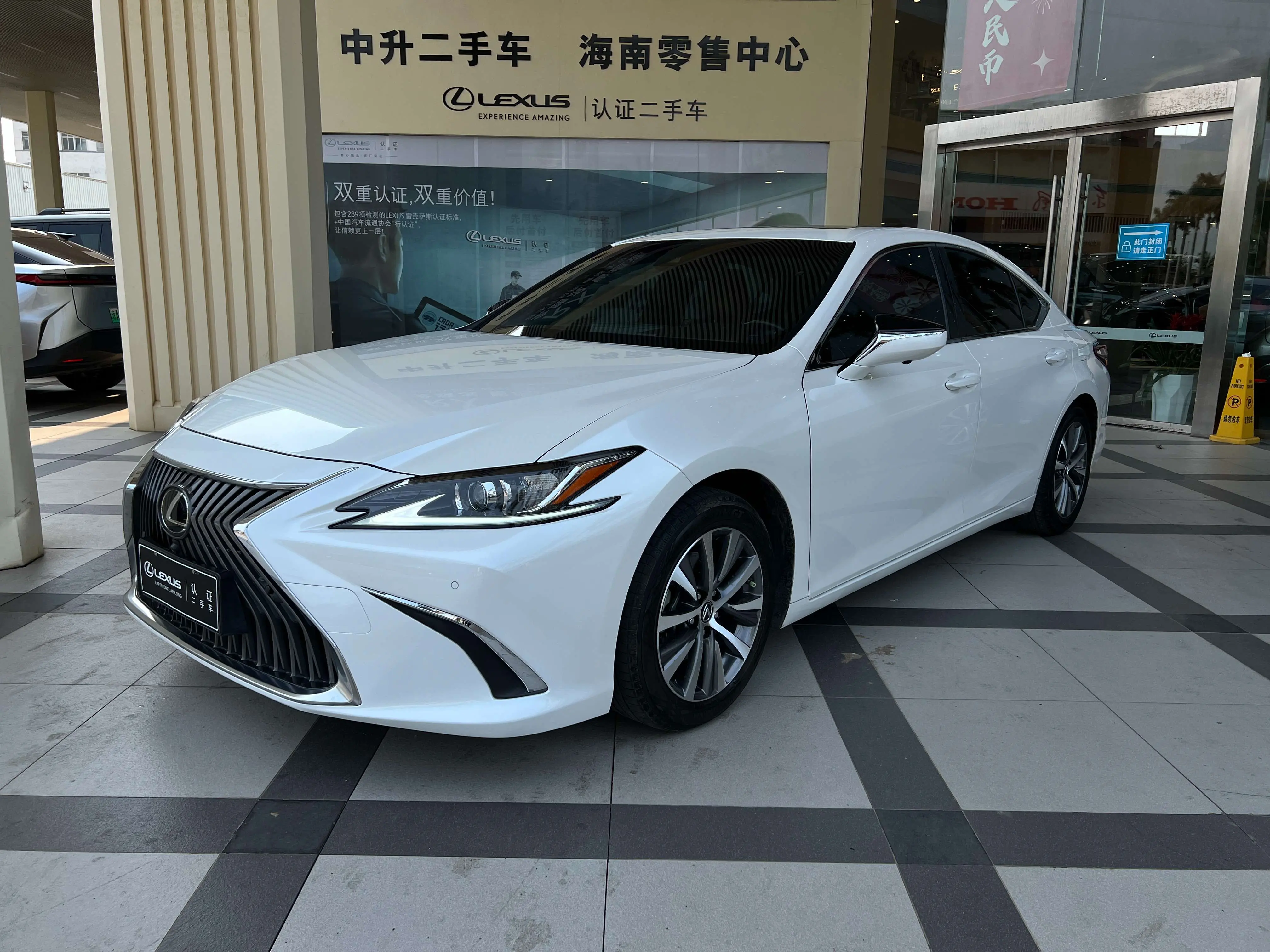 Lexus ES